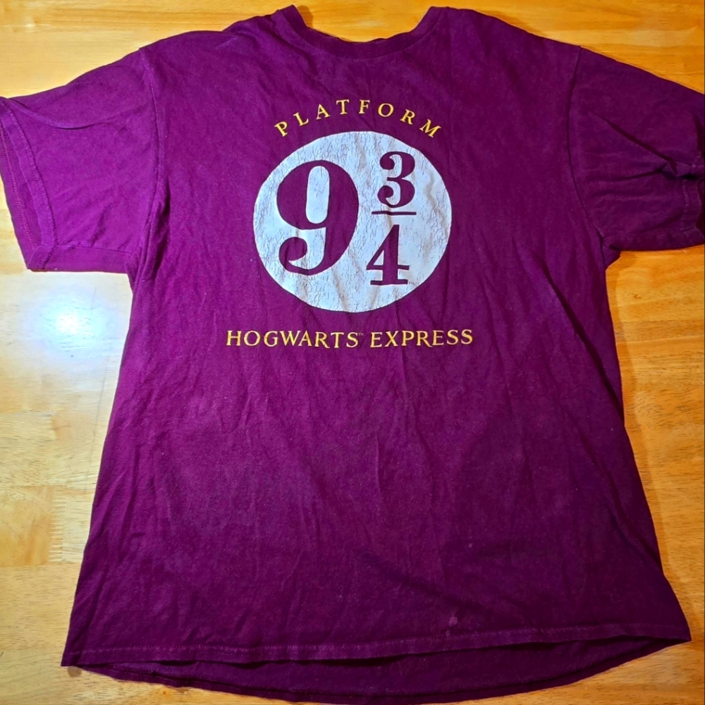 Harry Potter Branded Platform 9 3/4 Hogwarts Express Large Burgundy T Shirt